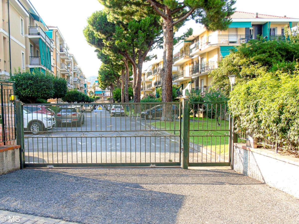Pietra Home, Posto Auto, Ac ,Wifi, 150Mt Dal Mare Pietra Ligure Exteriör bild