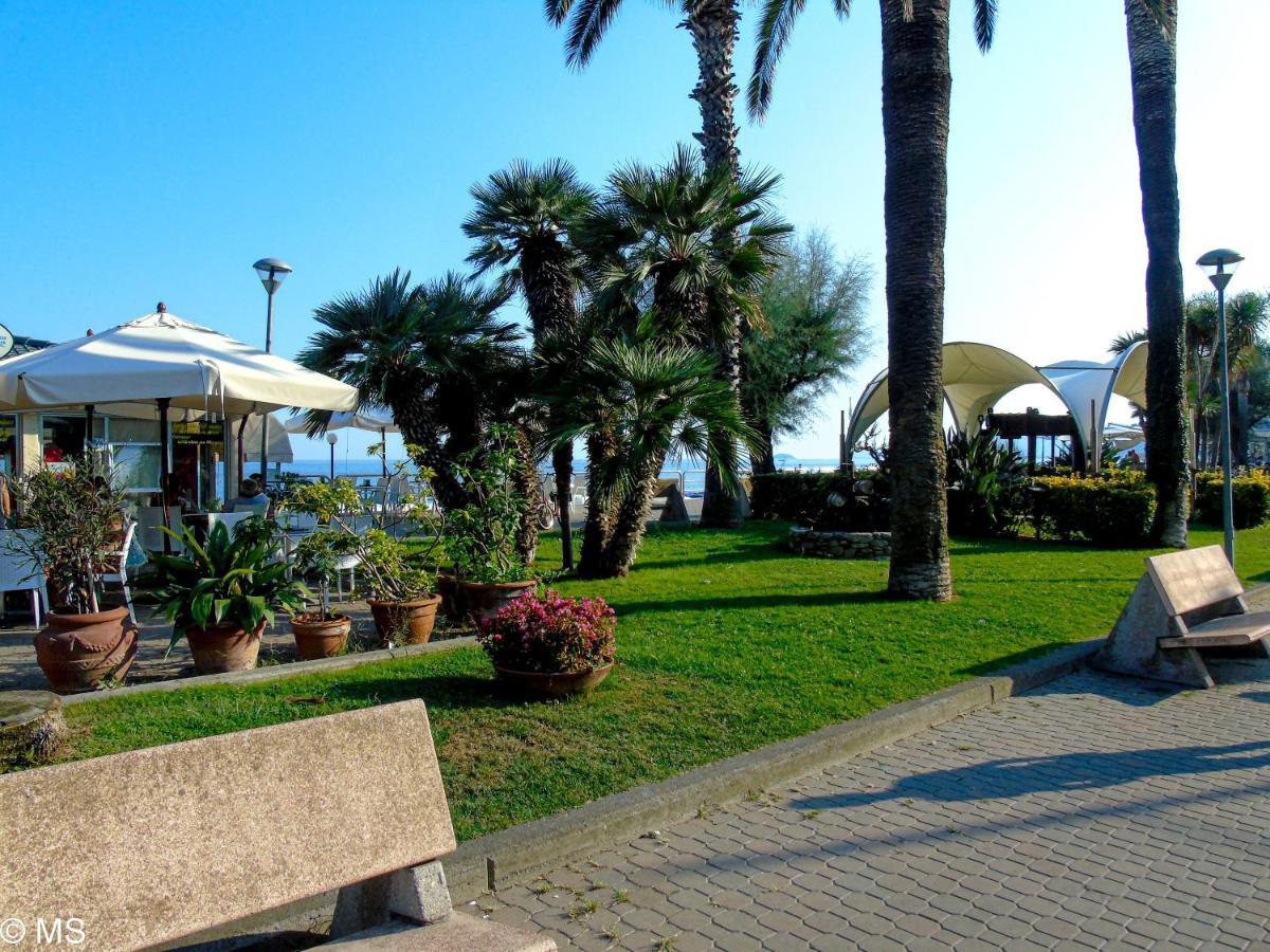 Pietra Home, Posto Auto, Ac ,Wifi, 150Mt Dal Mare Pietra Ligure Exteriör bild